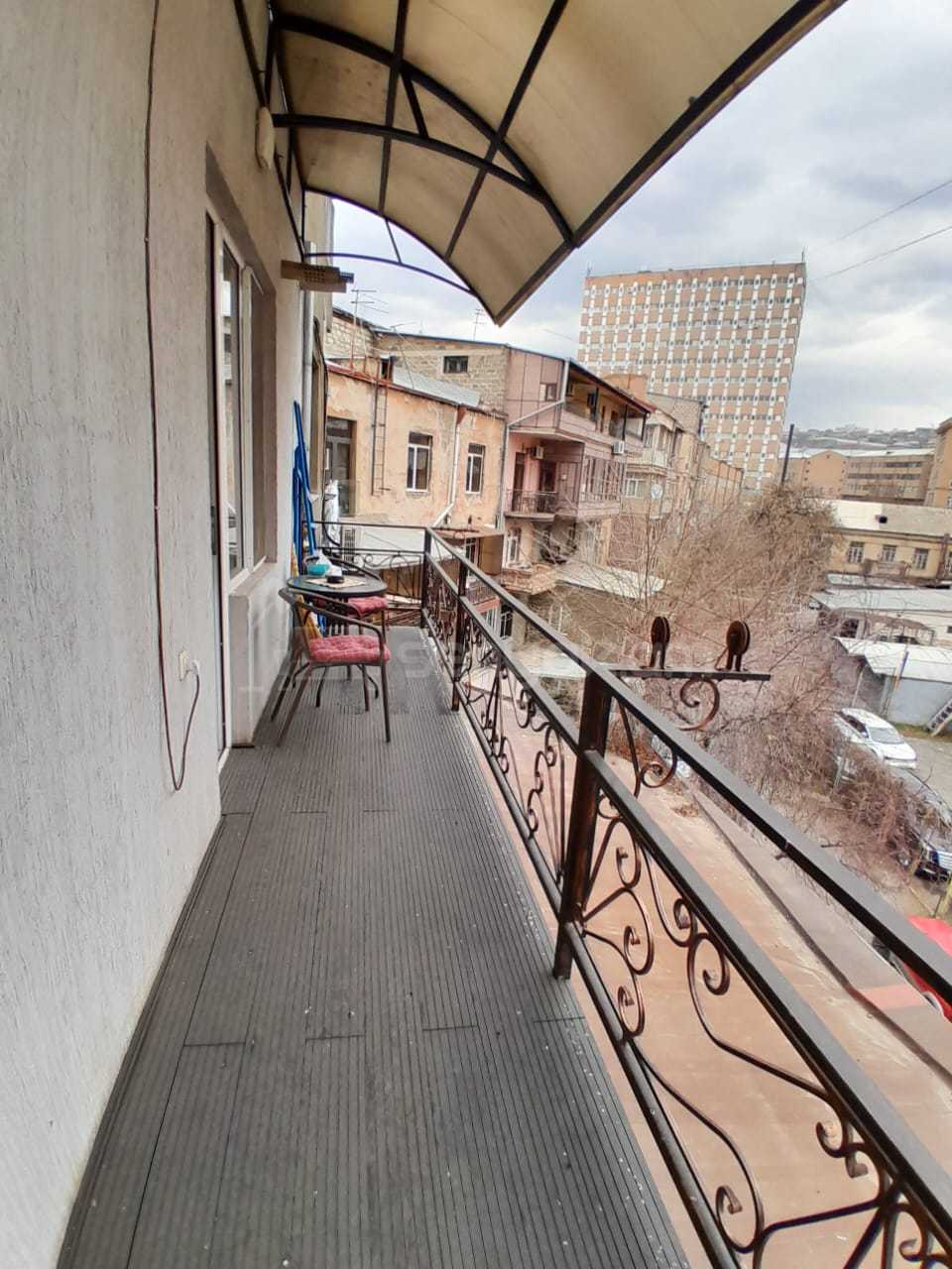 2 Սենյականոց Բնակարան Քարե Շենքում, 81քմ, 3/4 հարկ, Կապիտալ Վերանորոգված, Կահավորված