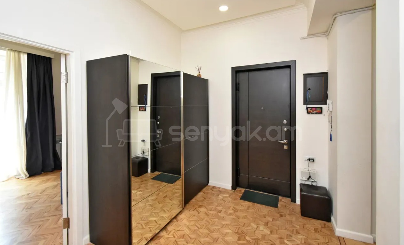 4 Սենյականոց Բնակարան Քարե Շենքում, 146քմ, 4/4 հարկ, Դիզայներական Վերանորոգված