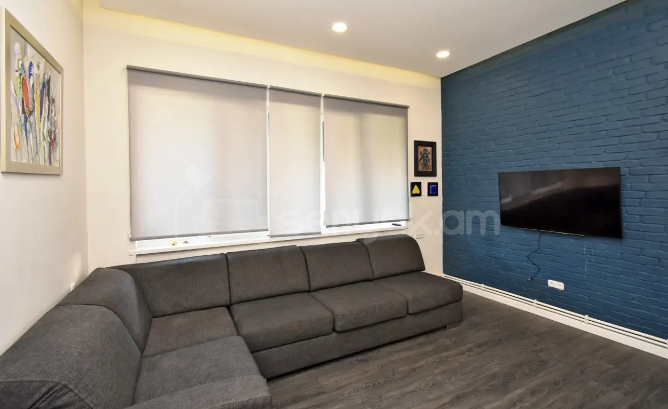 4 Սենյականոց Բնակարան Քարե Շենքում, 146քմ, 4/4 հարկ, Դիզայներական Վերանորոգված