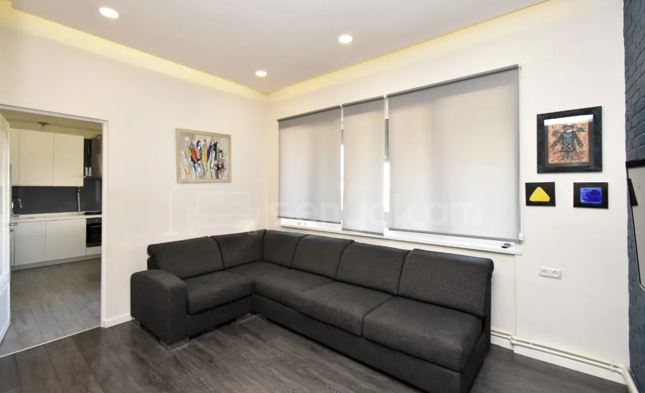 4 Սենյականոց Բնակարան Քարե Շենքում, 146քմ, 4/4 հարկ, Դիզայներական Վերանորոգված