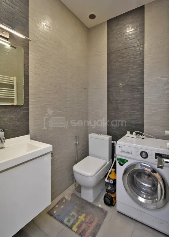 4 Սենյականոց Բնակարան Քարե Շենքում, 146քմ, 4/4 հարկ, Դիզայներական Վերանորոգված