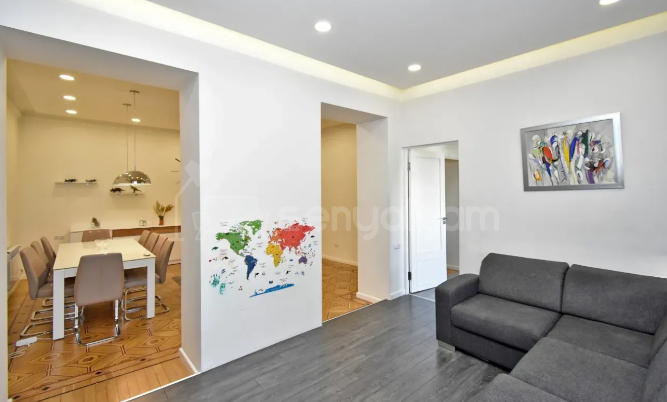 4 Սենյականոց Բնակարան Քարե Շենքում, 146քմ, 4/4 հարկ, Դիզայներական Վերանորոգված