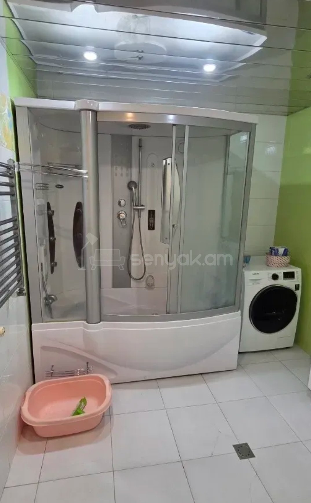 4 Սենյականոց Բնակարան Քարե Շենքում, 130քմ, 1/6 հարկ, Նորմալ Վիճակում, Կահավորված, Արևկող