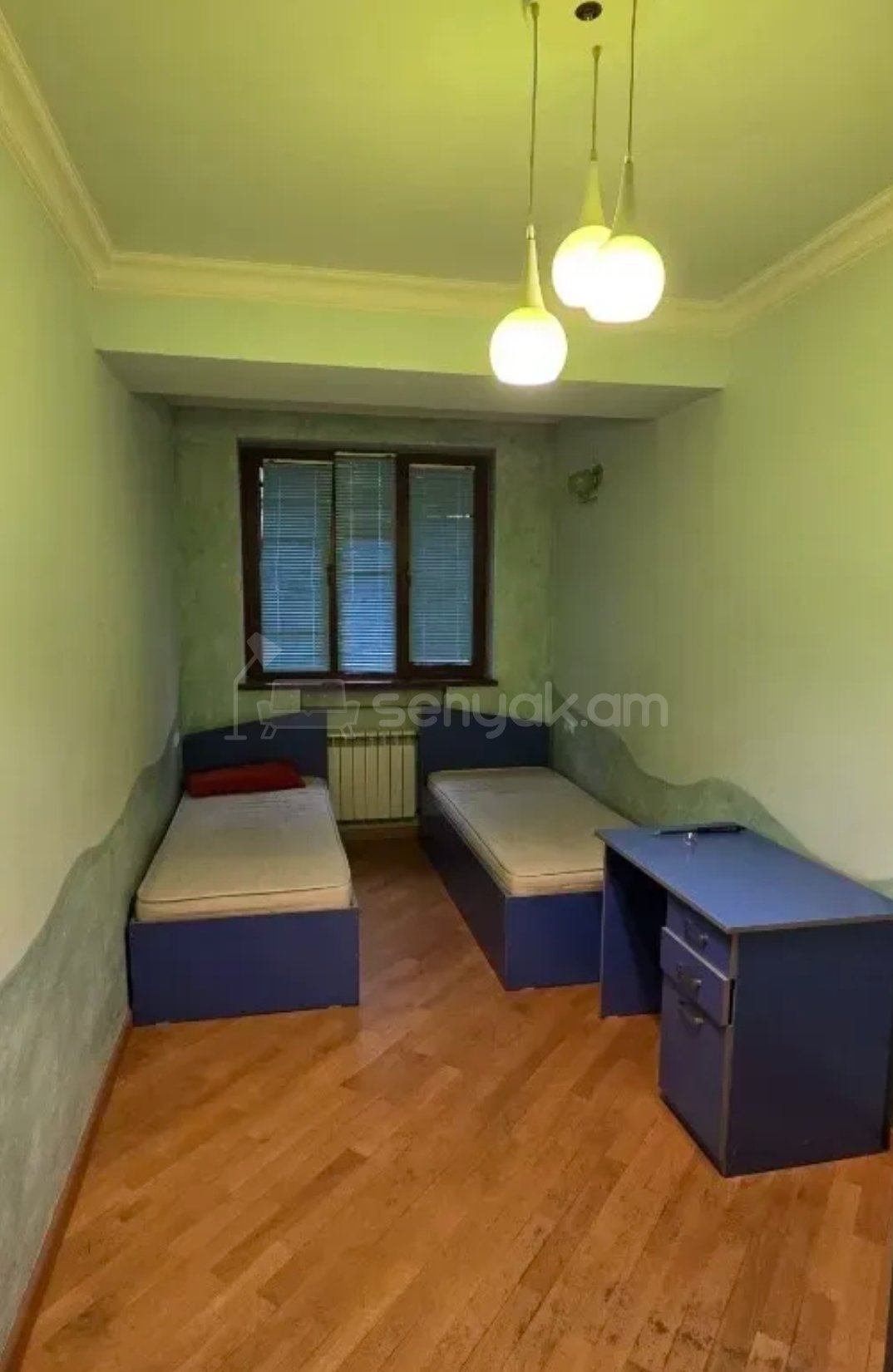 4 Սենյականոց Բնակարան Քարե Շենքում, 130քմ, 1/6 հարկ, Նորմալ Վիճակում, Կահավորված, Արևկող