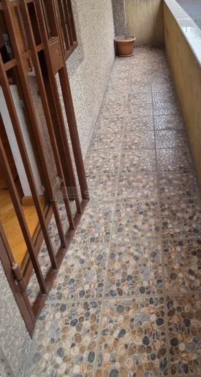 4 Սենյականոց Բնակարան Քարե Շենքում, 130քմ, 1/6 հարկ, Նորմալ Վիճակում, Կահավորված, Արևկող