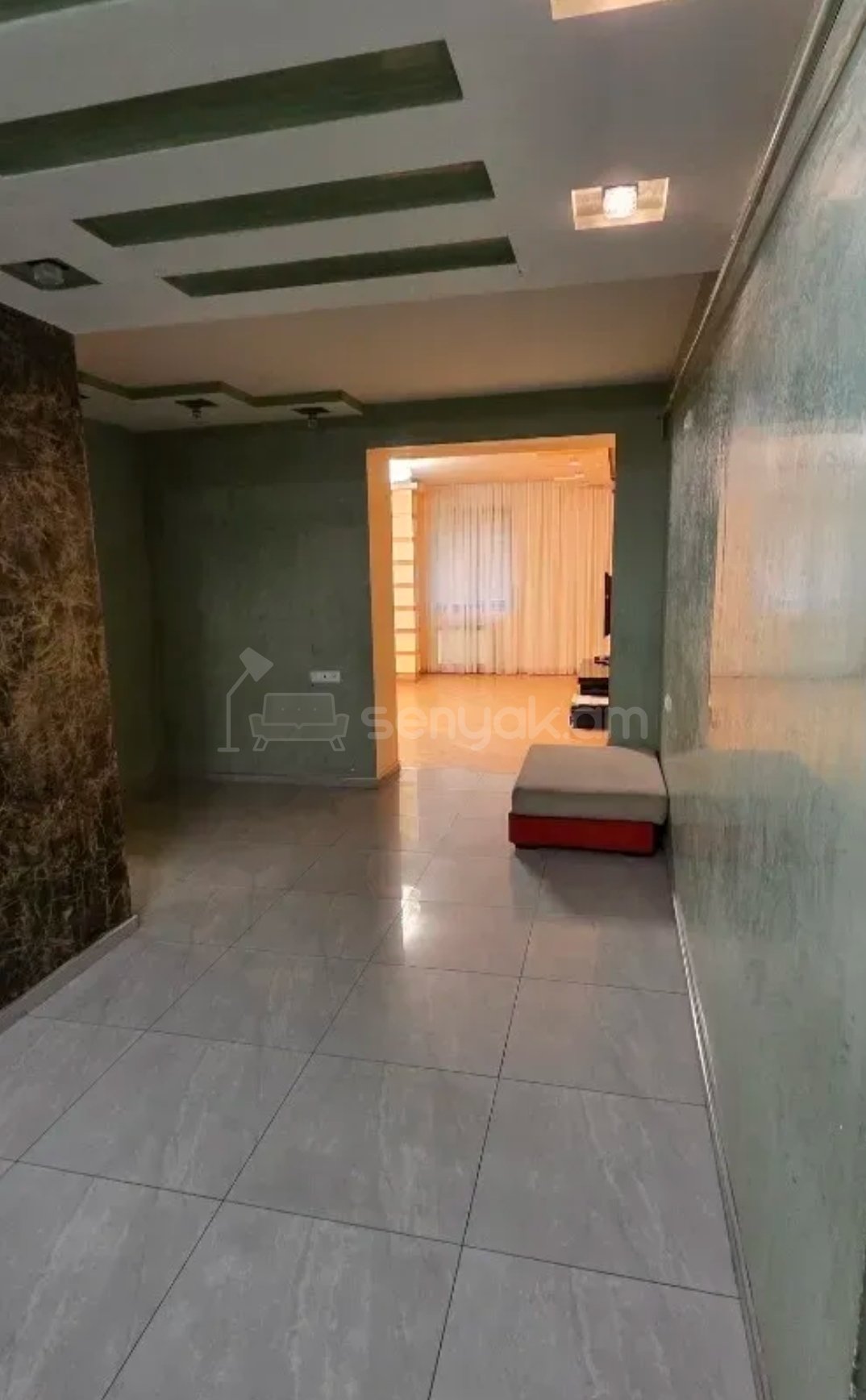 4 Սենյականոց Բնակարան Քարե Շենքում, 130քմ, 1/6 հարկ, Նորմալ Վիճակում, Կահավորված, Արևկող