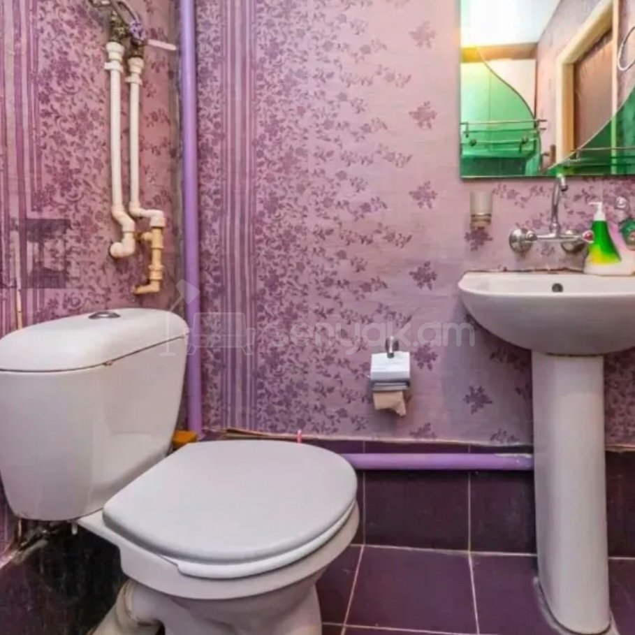 2 Սենյականոց Բնակարան Քարե Շենքում, 52քմ, 5/5 հարկ, Պետական Վիճակում, Կահավորված, Արևկող