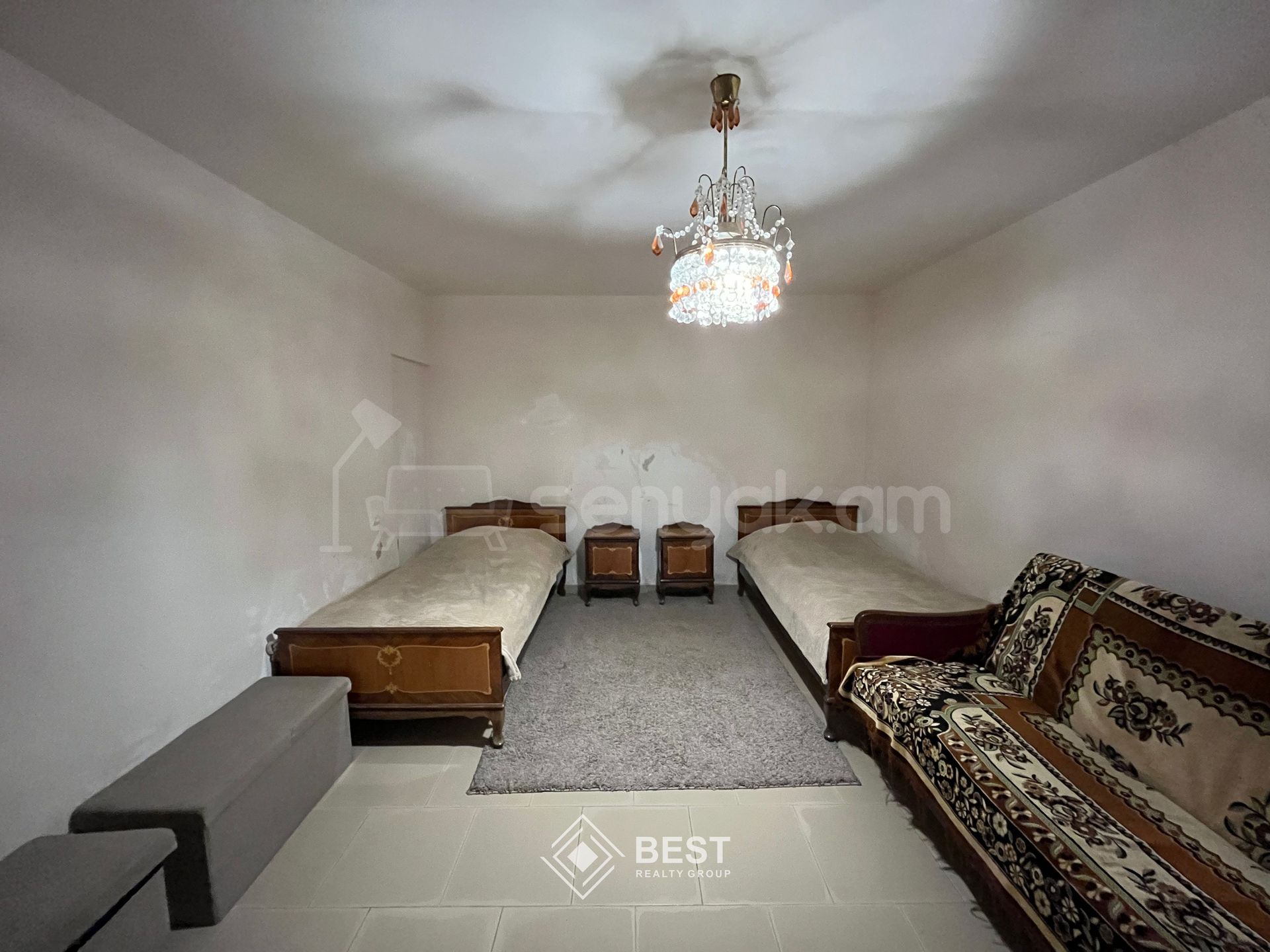 3 Սենյականոց Բնակարան Քարե Շենքում, 48քմ, 1/5 հարկ, Նորմալ Վիճակում