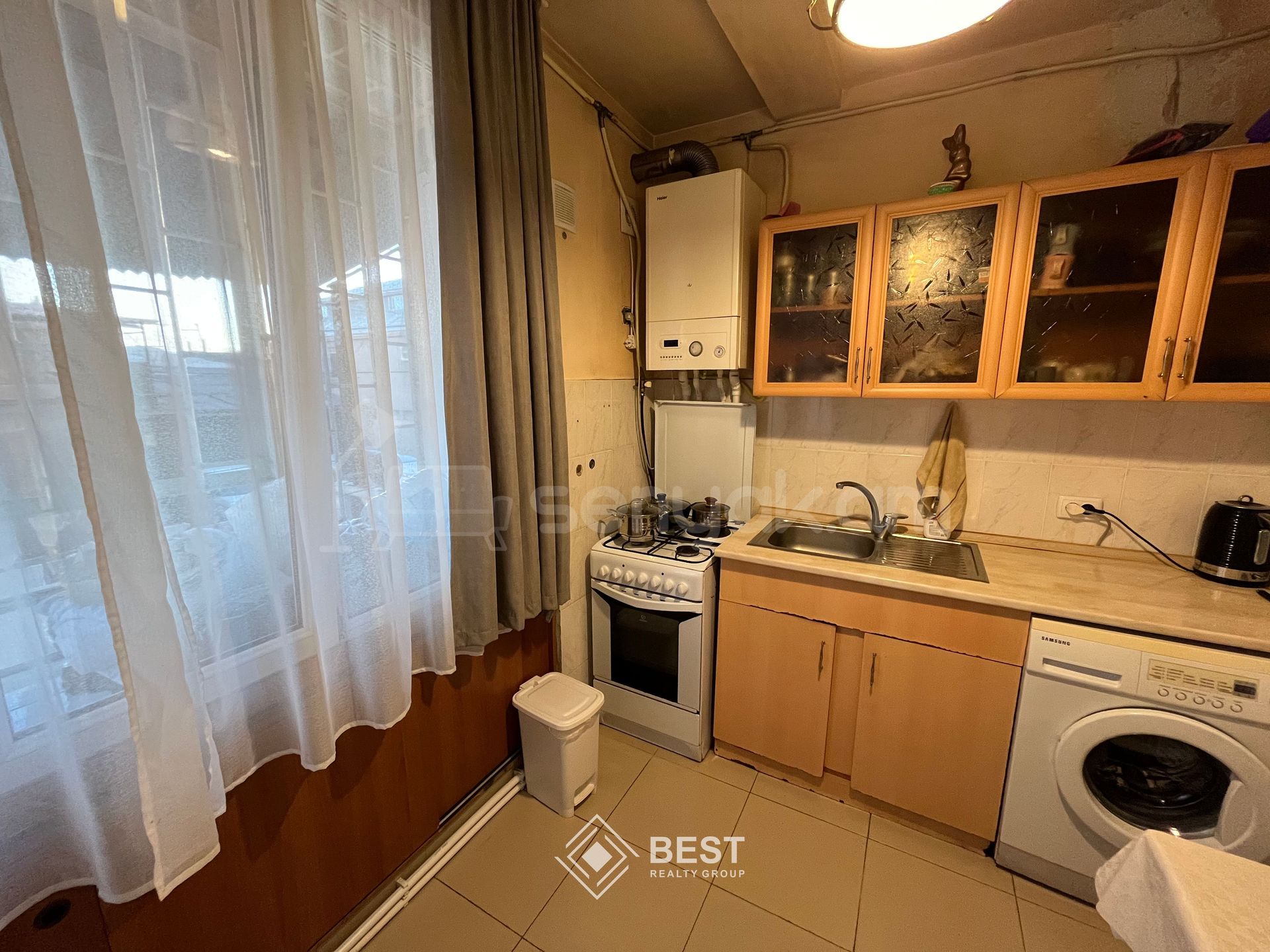 3 Սենյականոց Բնակարան Քարե Շենքում, 48քմ, 1/5 հարկ, Նորմալ Վիճակում