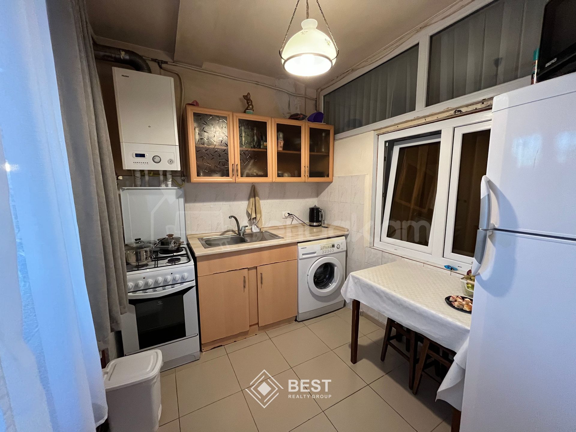 3 Սենյականոց Բնակարան Քարե Շենքում, 48քմ, 1/5 հարկ, Նորմալ Վիճակում