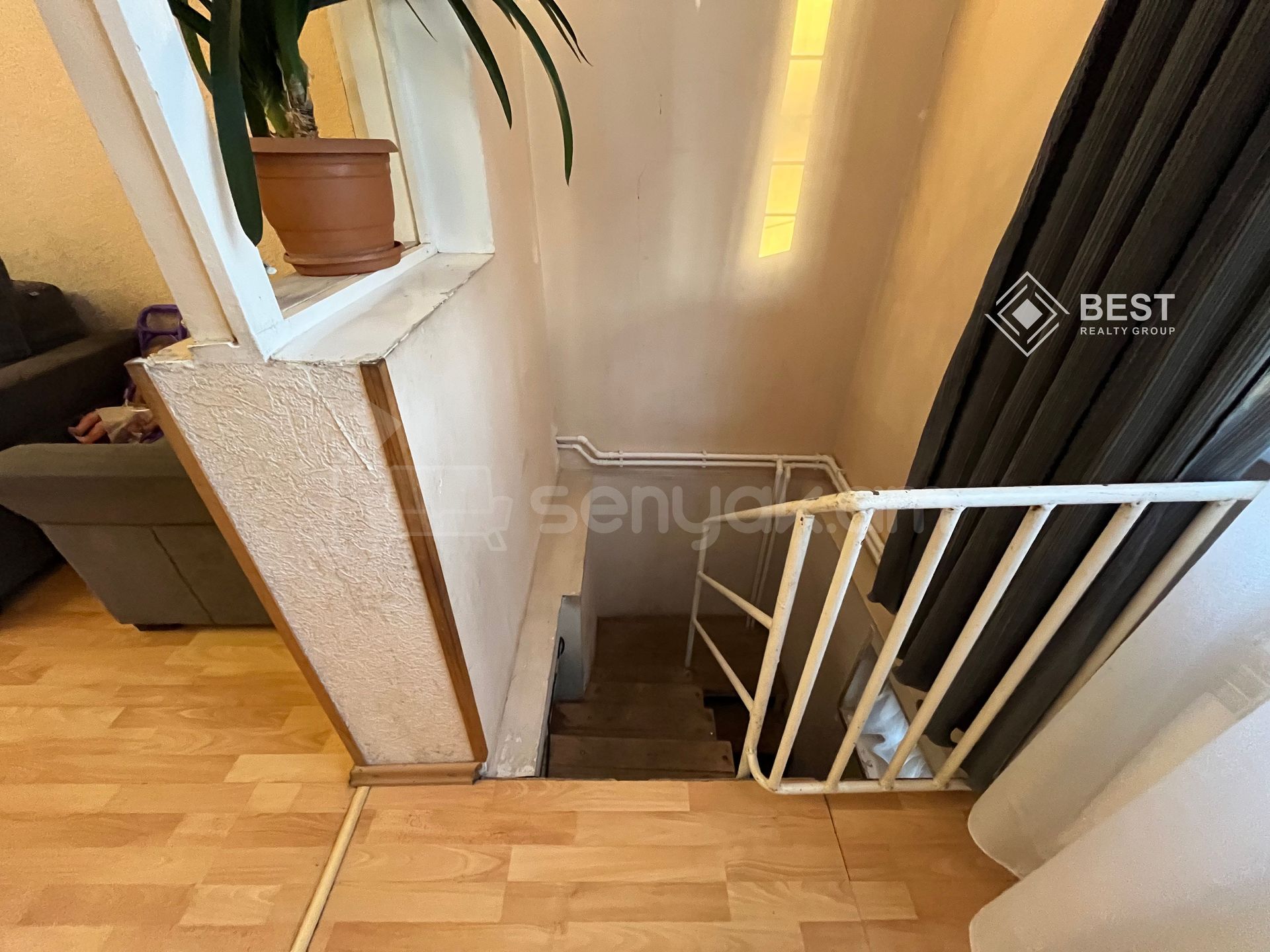 3 Սենյականոց Բնակարան Քարե Շենքում, 48քմ, 1/5 հարկ, Նորմալ Վիճակում