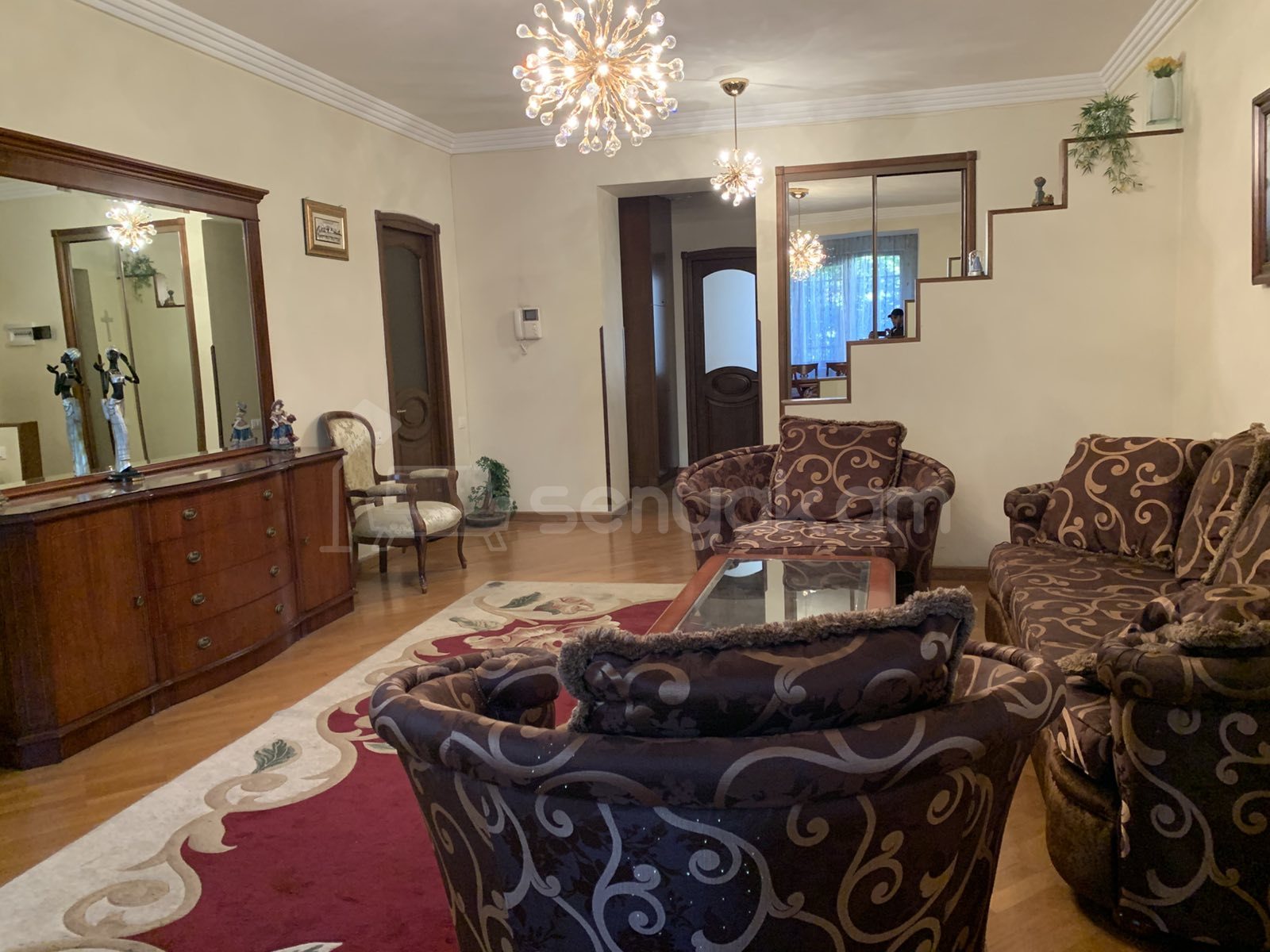 4 Սենյականոց Բնակարան Քարե Շենքում, 92քմ, 2/4 հարկ, Դիզայներական Վերանորոգված, Կահավորված, Արևկող