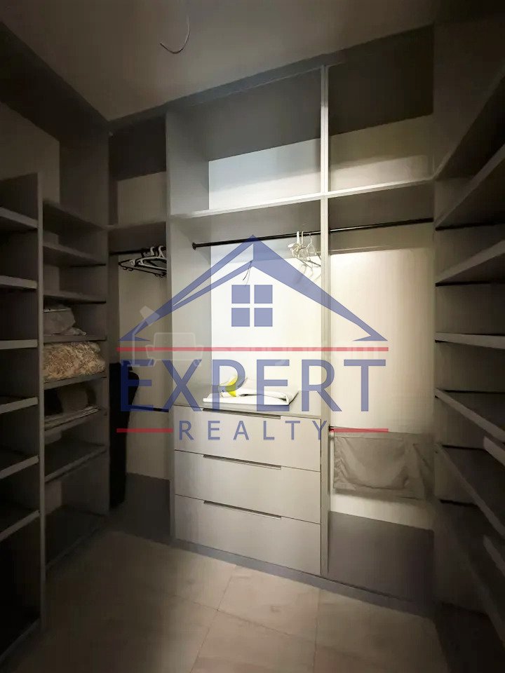 3 Սենյականոց Բնակարան Քարե Շենքում, 110քմ, 4/5 հարկ, Կապիտալ Վերանորոգված