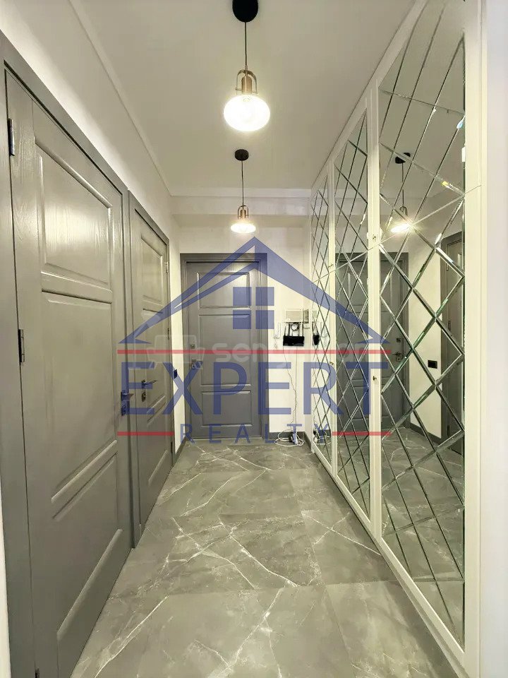 3 Սենյականոց Բնակարան Քարե Շենքում, 110քմ, 4/5 հարկ, Կապիտալ Վերանորոգված