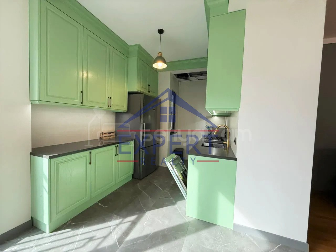 3 Սենյականոց Բնակարան Քարե Շենքում, 110քմ, 4/5 հարկ, Կապիտալ Վերանորոգված