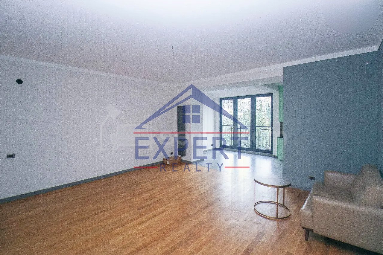 3 Սենյականոց Բնակարան Քարե Շենքում, 110քմ, 4/5 հարկ, Կապիտալ Վերանորոգված