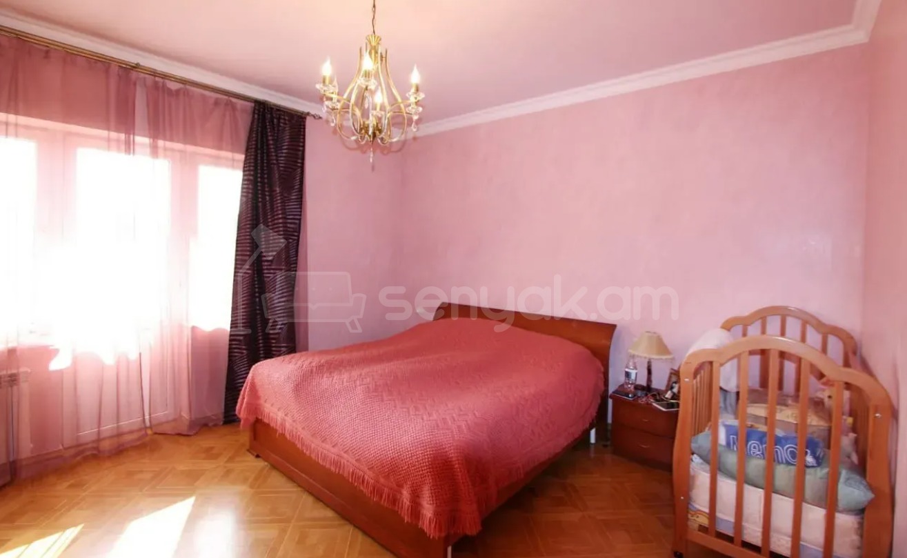 4 Սենյականոց Բնակարան Քարե Շենքում, 180քմ, 3/4 հարկ, Կապիտալ Վերանորոգված, Կահավորված