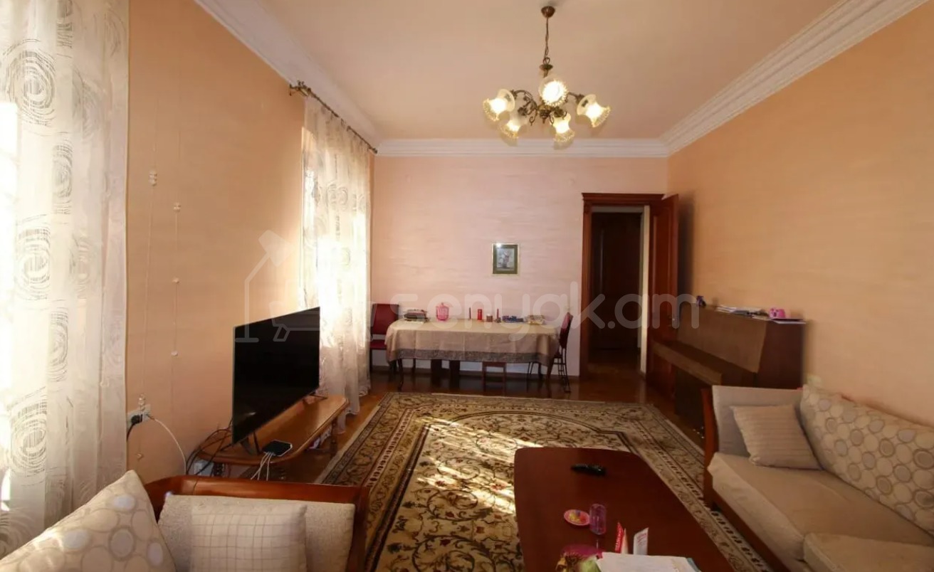 4 Սենյականոց Բնակարան Քարե Շենքում, 180քմ, 3/4 հարկ, Կապիտալ Վերանորոգված, Կահավորված