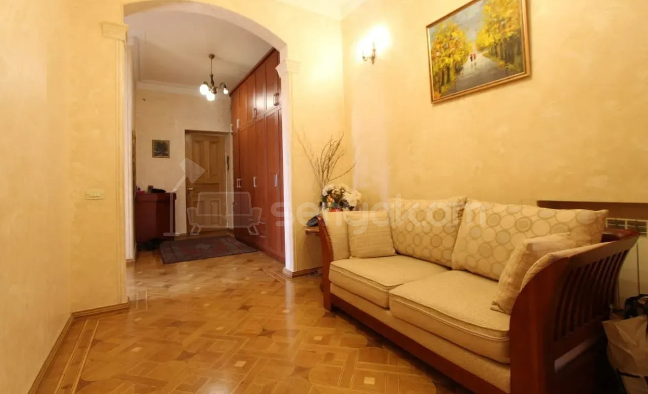 4 Սենյականոց Բնակարան Քարե Շենքում, 180քմ, 3/4 հարկ, Կապիտալ Վերանորոգված, Կահավորված