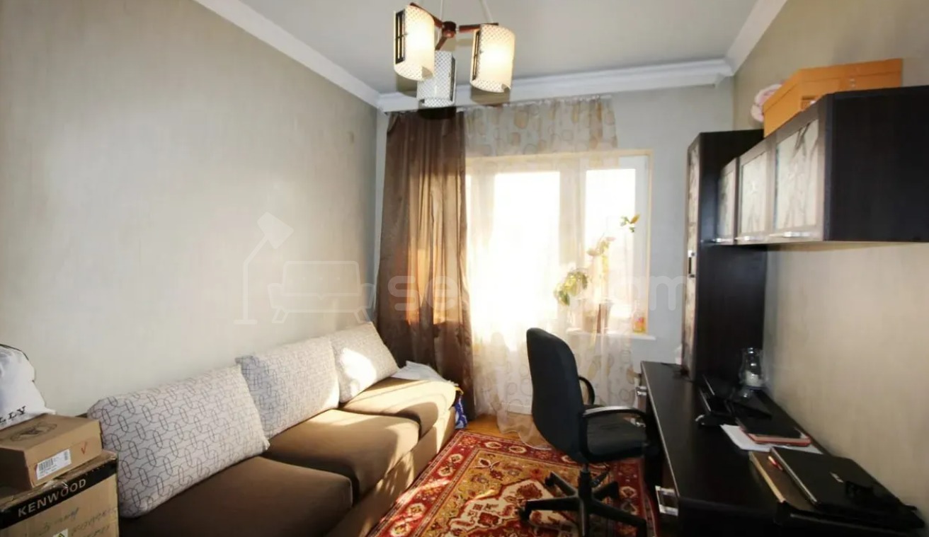 4 Սենյականոց Բնակարան Քարե Շենքում, 180քմ, 3/4 հարկ, Կապիտալ Վերանորոգված, Կահավորված