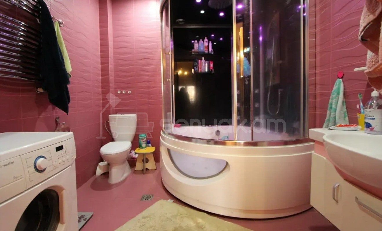 4 Սենյականոց Բնակարան Քարե Շենքում, 180քմ, 3/4 հարկ, Կապիտալ Վերանորոգված, Կահավորված