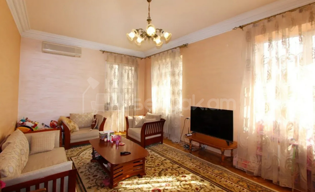 4 Սենյականոց Բնակարան Քարե Շենքում, 180քմ, 3/4 հարկ, Կապիտալ Վերանորոգված, Կահավորված