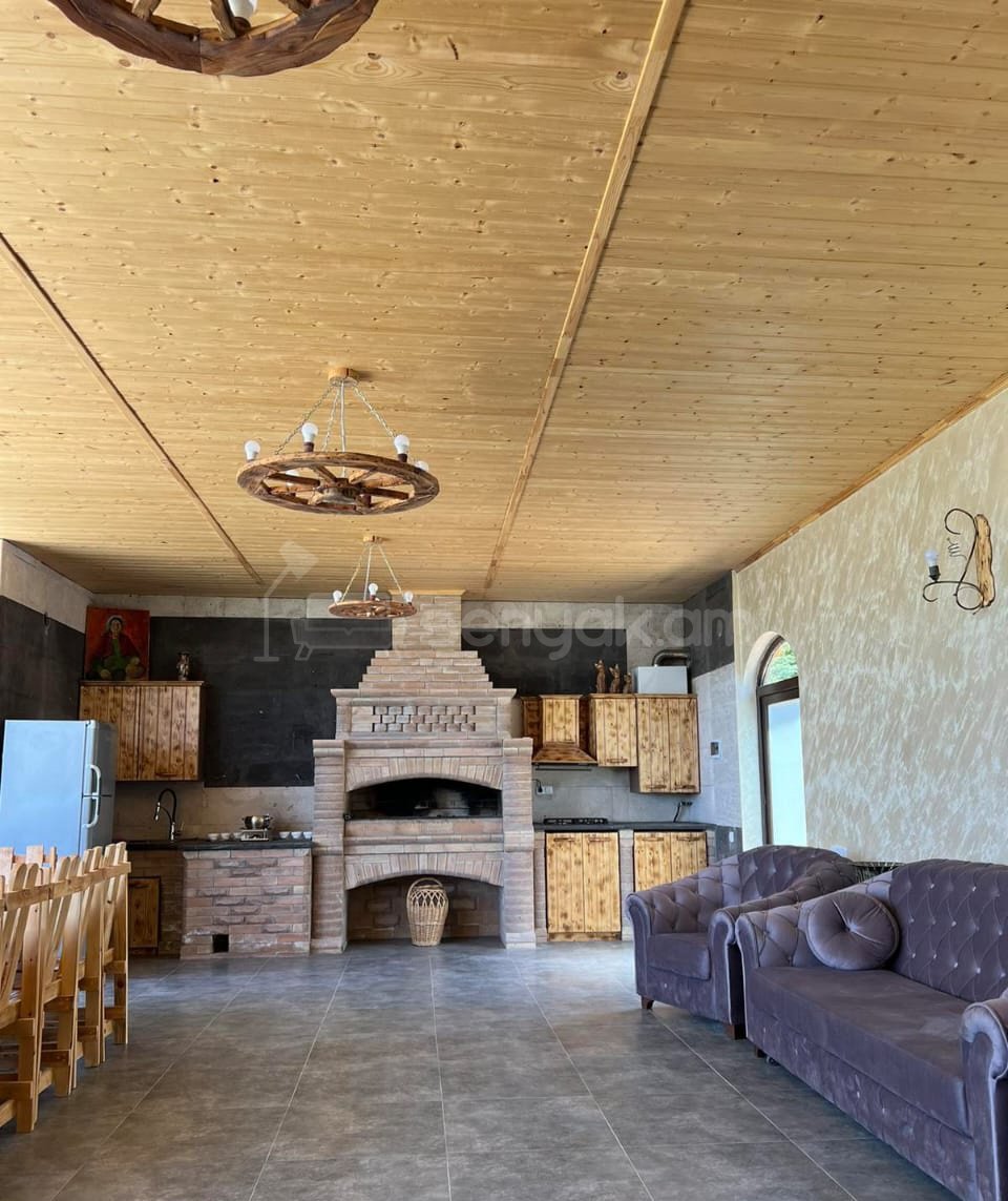 1 Սենյականոց Ամառանոց, 100քմ, Լողավազանով