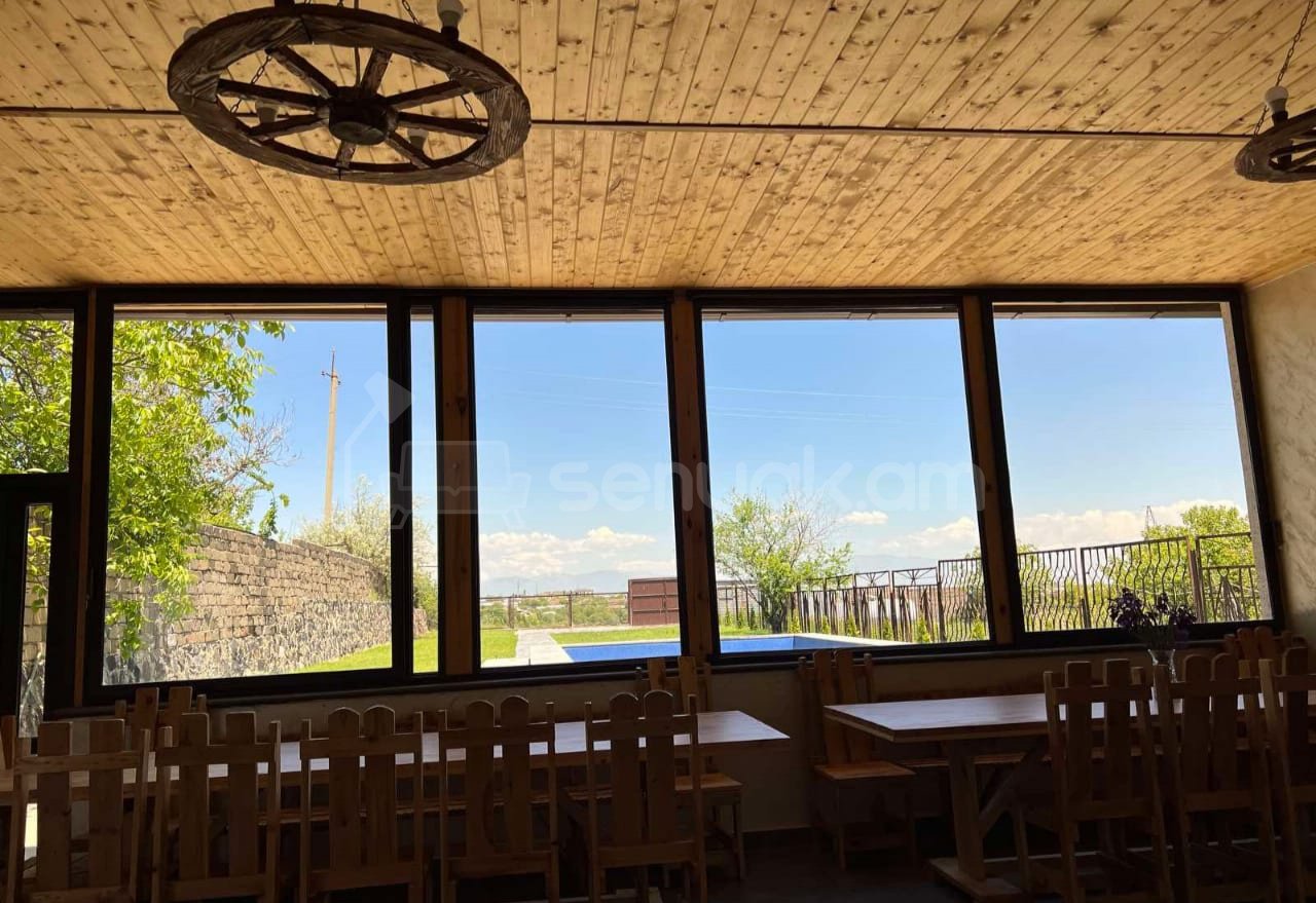 1 Սենյականոց Ամառանոց, 100քմ, Լողավազանով