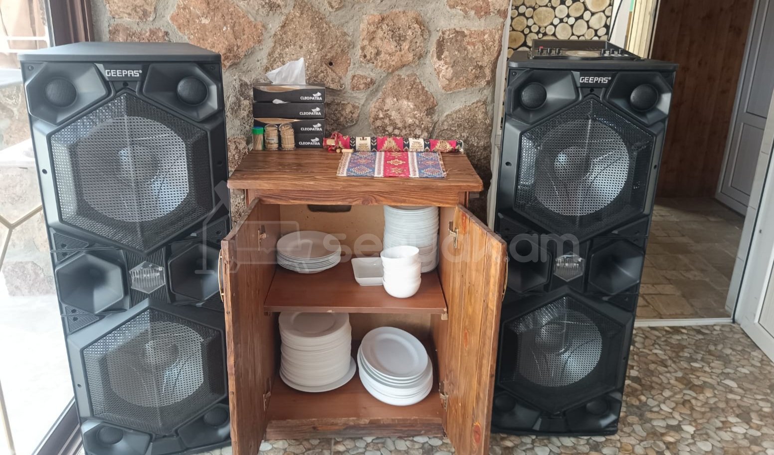 1 Սենյականոց Ամառանոց, 200քմ, Լողավազանով