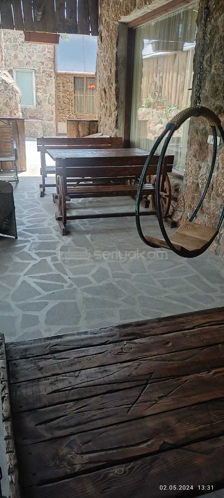 1 Սենյականոց Ամառանոց, 200քմ, Լողավազանով