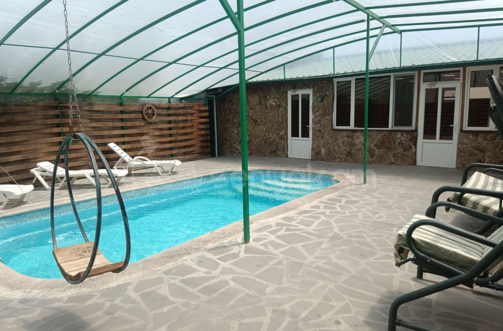 1 Սենյականոց Ամառանոց, 200քմ, Լողավազանով