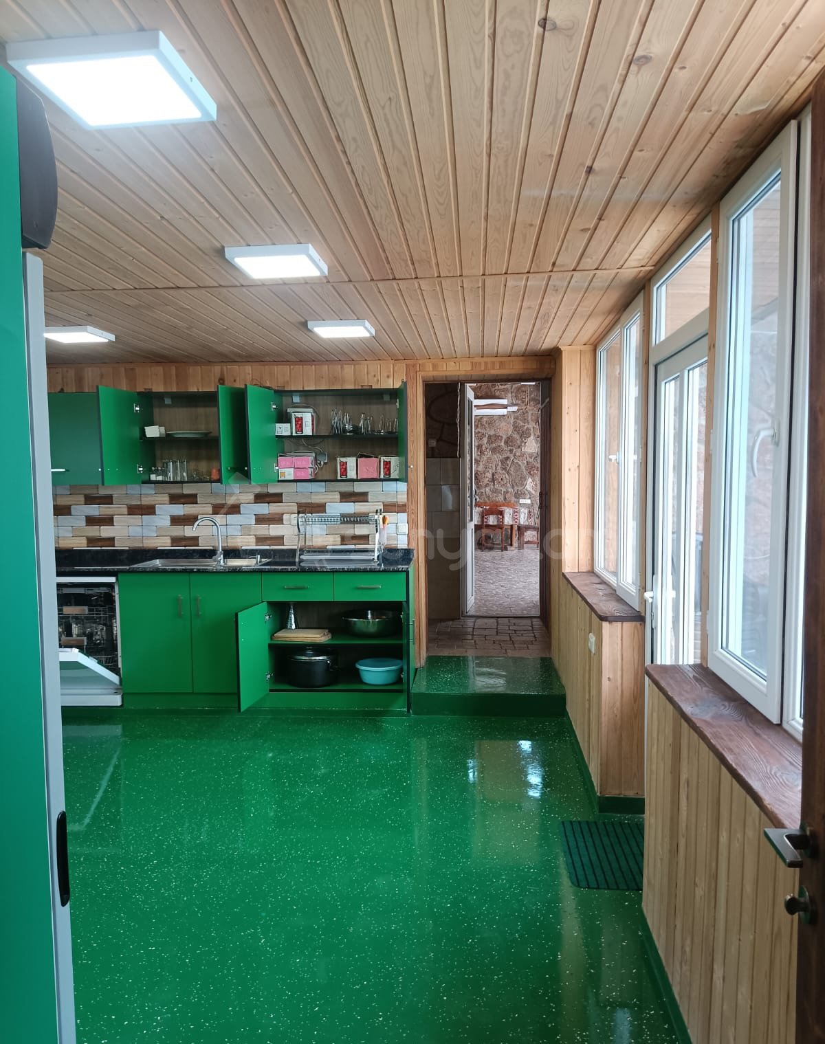 1 Սենյականոց Ամառանոց, 200քմ, Լողավազանով