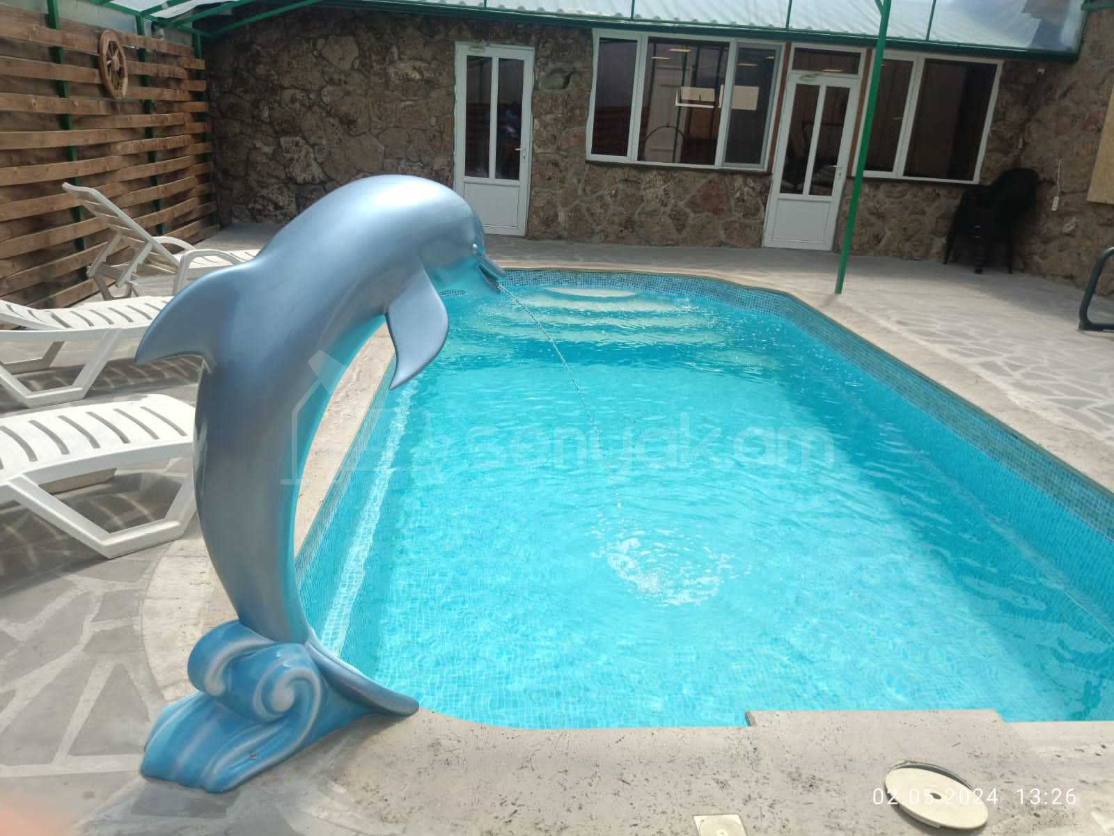 1 Սենյականոց Ամառանոց, 200քմ, Լողավազանով