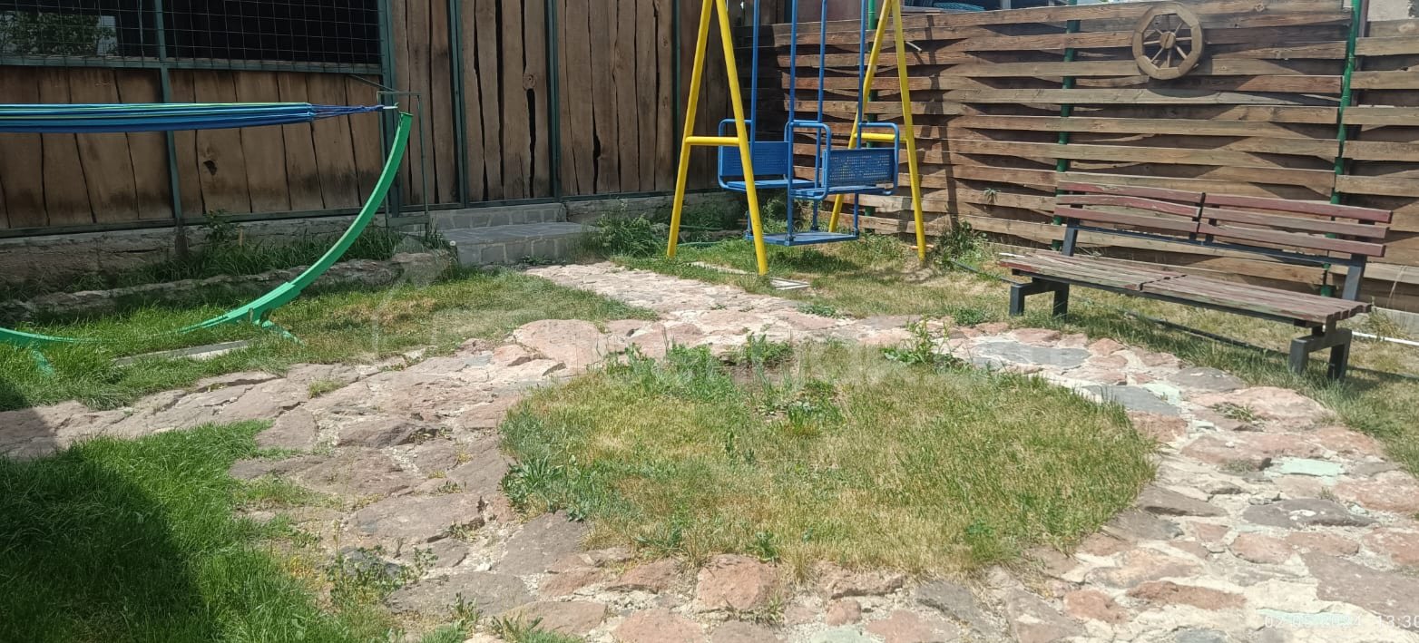 1 Սենյականոց Ամառանոց, 200քմ, Լողավազանով