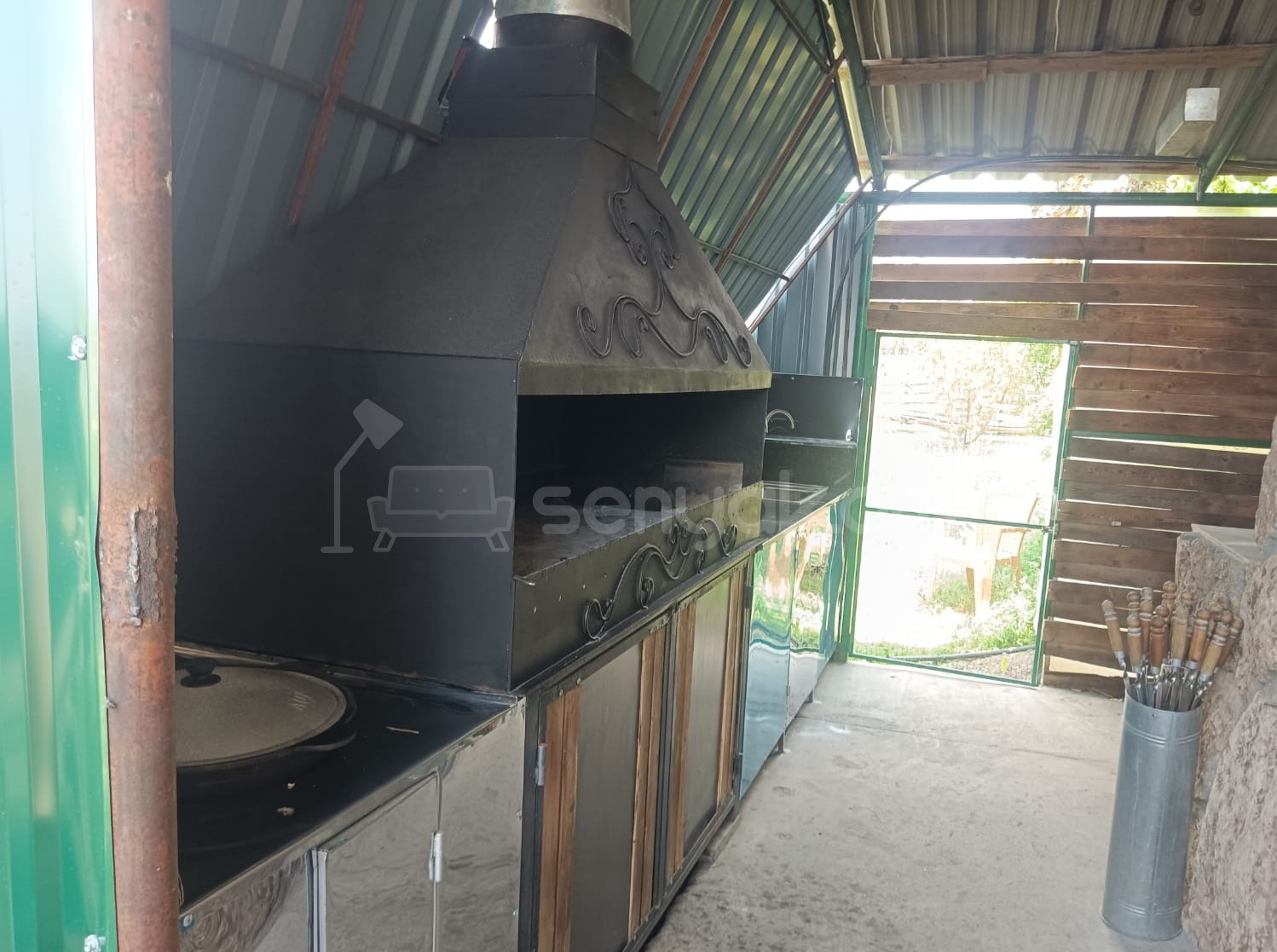 1 Սենյականոց Ամառանոց, 200քմ, Լողավազանով