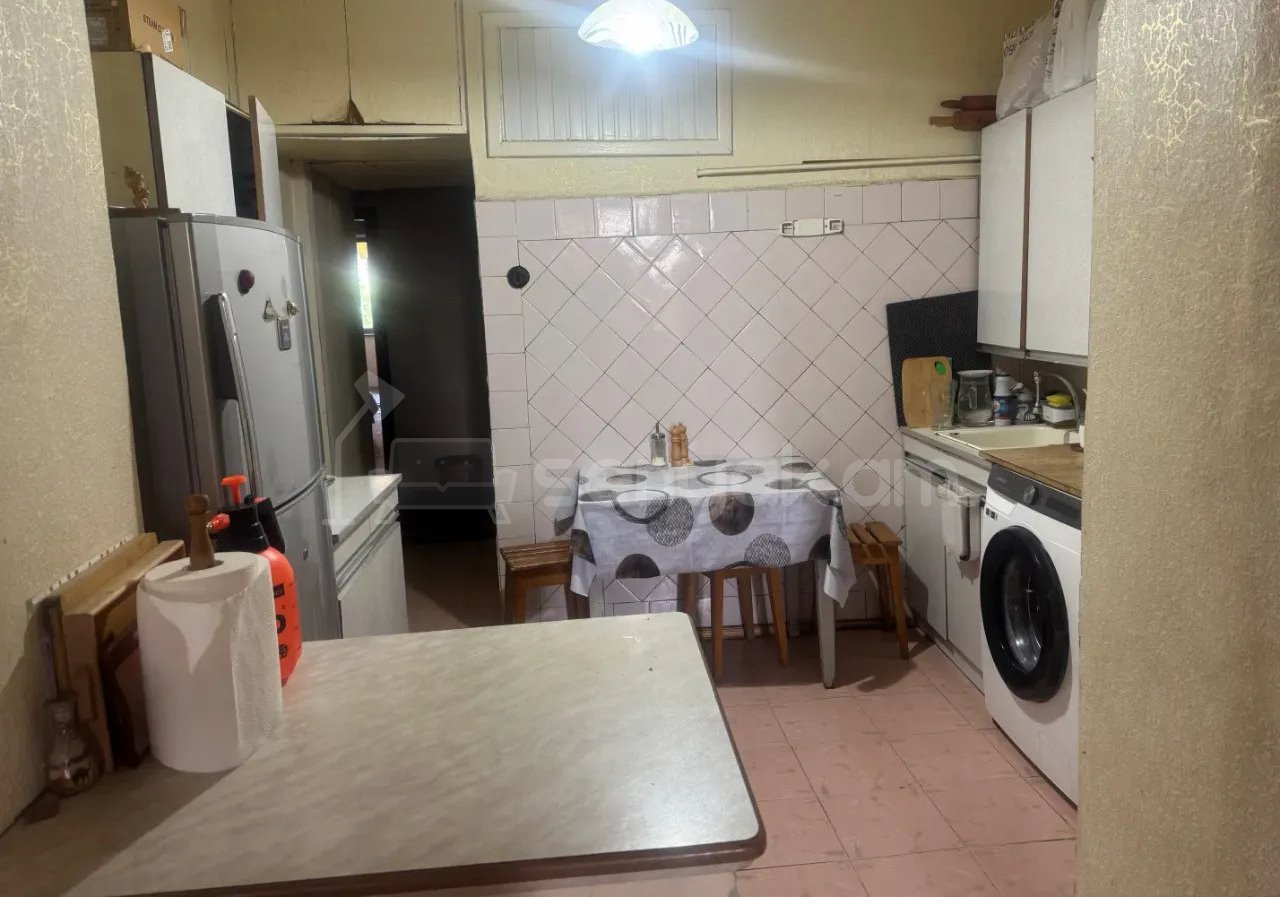 3 Սենյականոց Բնակարան Քարե Շենքում, 112քմ, 3/5 հարկ, Կոսմետիկ Վերանորոգված