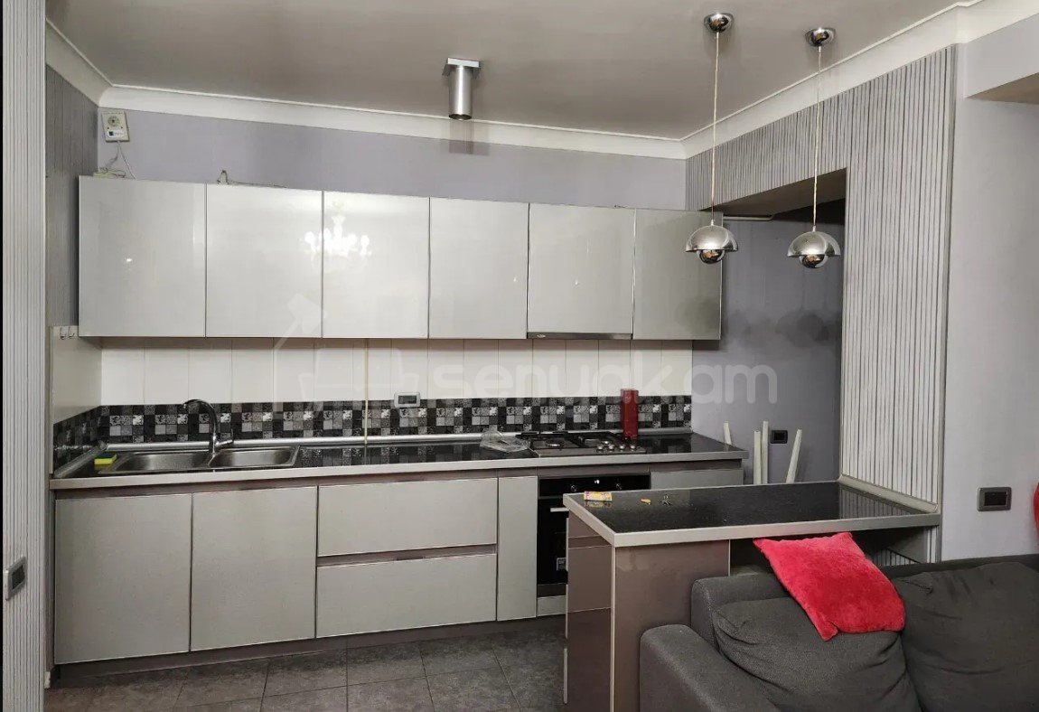 2 Սենյականոց Բնակարան Քարե Շենքում, 50քմ, 1/5 հարկ, Կապիտալ Վերանորոգված, Կահավորված