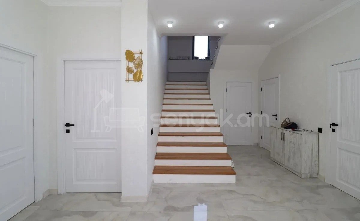 7 Սենյականոց Սեփական Տուն, 235քմ, Կապիտալ Վերանորոգված, Ավտոտնակով