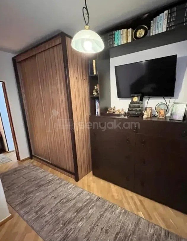 2 Սենյականոց Բնակարան Քարե Շենքում, 47քմ, 2/5 հարկ, Կապիտալ Վերանորոգված