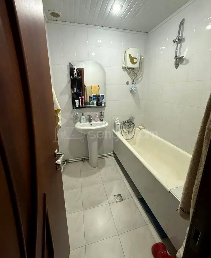 4 Սենյականոց Բնակարան, 94քմ, 7/9 հարկ, Կապիտալ Վերանորոգված