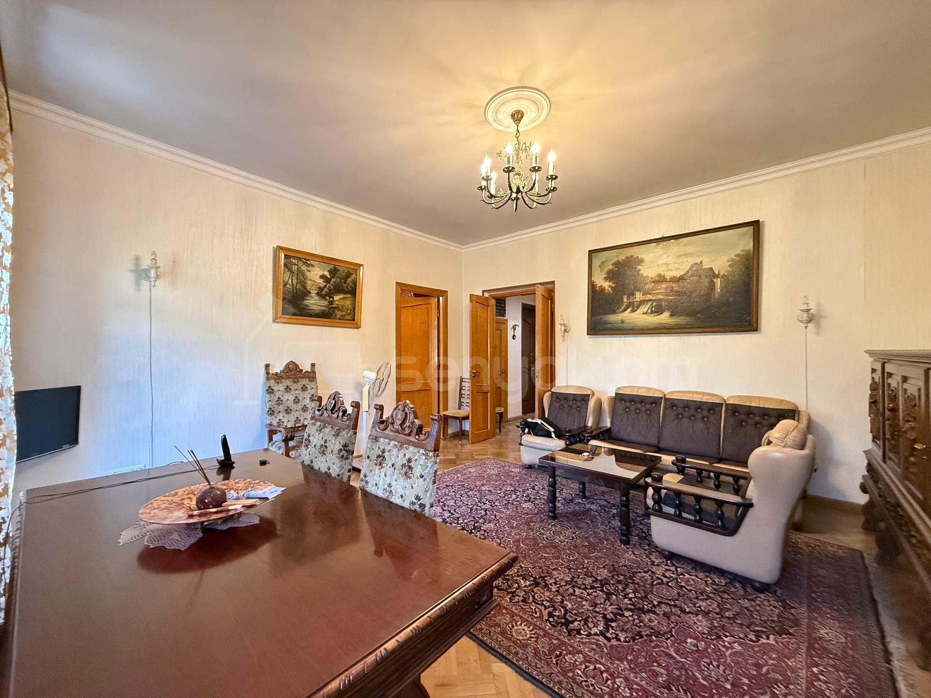 3 Սենյականոց Բնակարան Քարե Շենքում, 91քմ, 4/5 հարկ, Կապիտալ Վերանորոգված