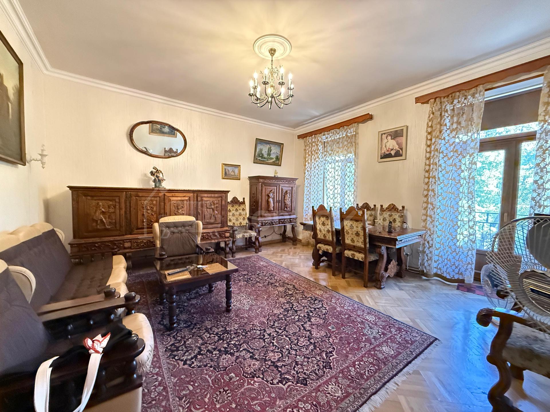 3 Սենյականոց Բնակարան Քարե Շենքում, 91քմ, 4/5 հարկ, Կապիտալ Վերանորոգված