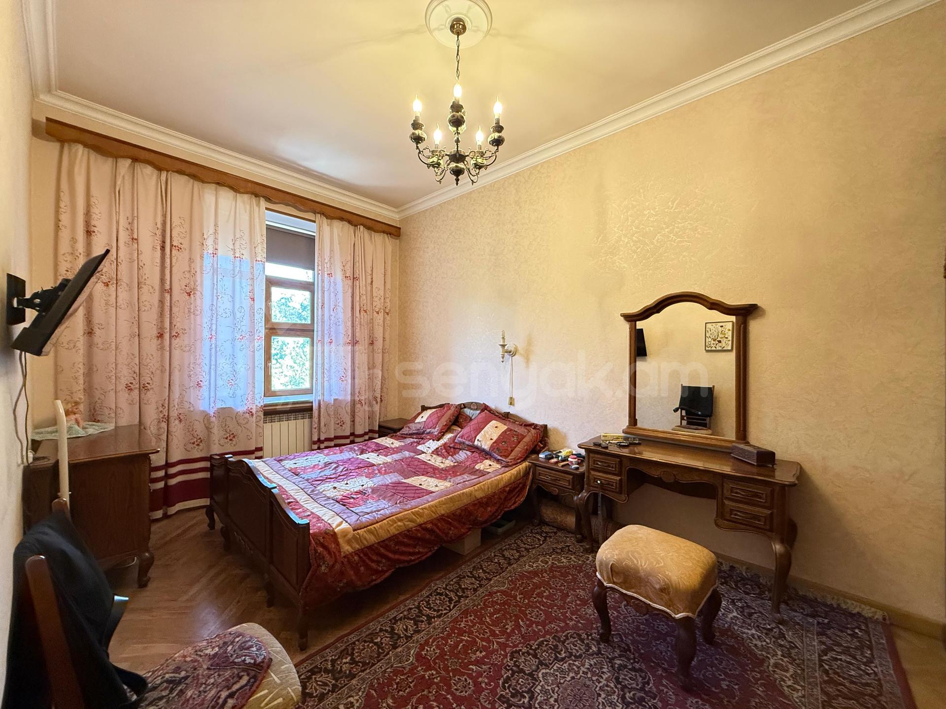 3 Սենյականոց Բնակարան Քարե Շենքում, 91քմ, 4/5 հարկ, Կապիտալ Վերանորոգված