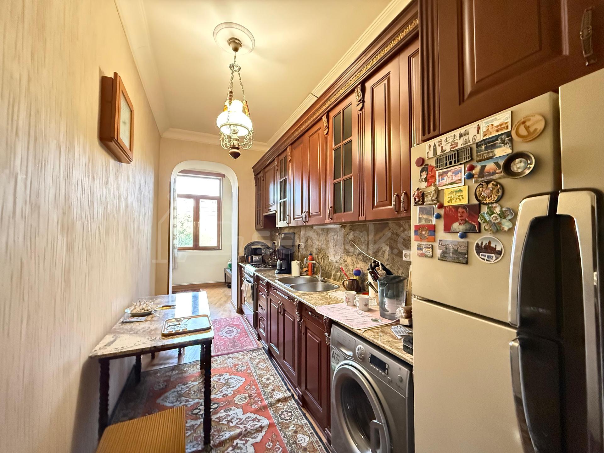 3 Սենյականոց Բնակարան Քարե Շենքում, 91քմ, 4/5 հարկ, Կապիտալ Վերանորոգված