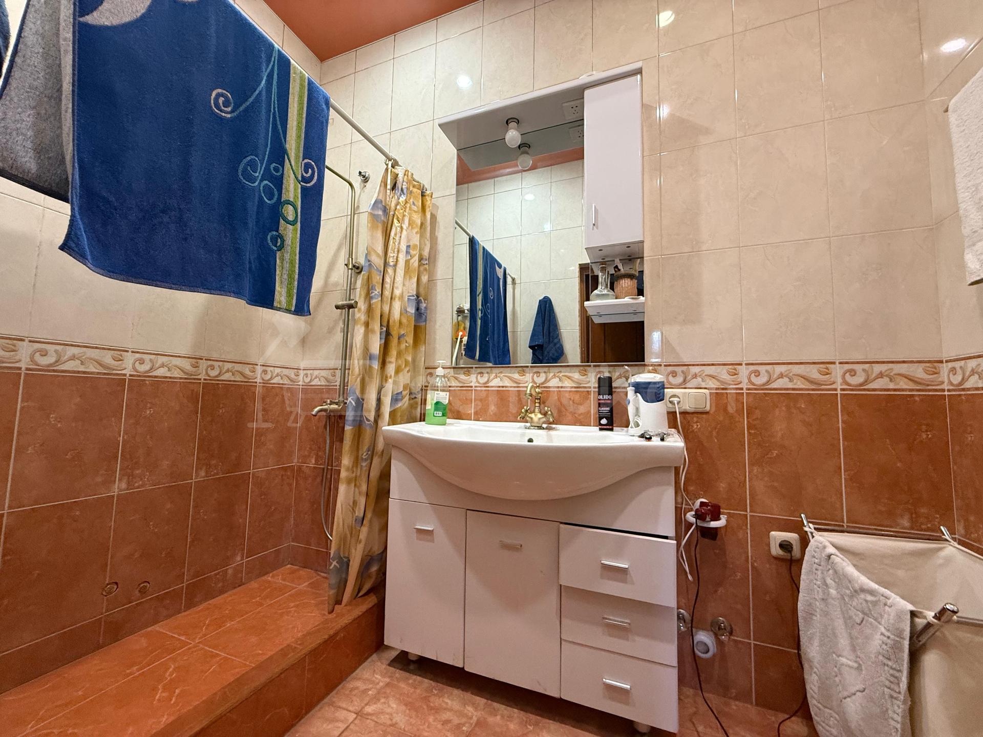 3 Սենյականոց Բնակարան Քարե Շենքում, 91քմ, 4/5 հարկ, Կապիտալ Վերանորոգված