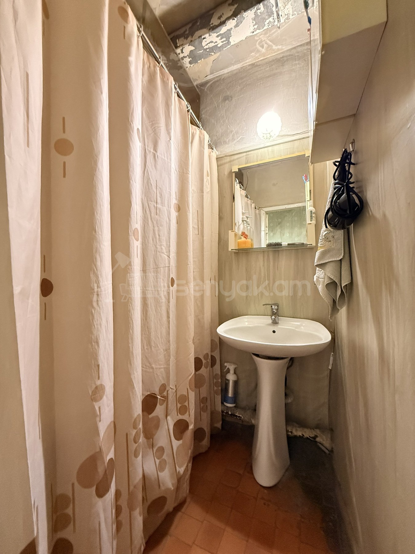 3 Սենյականոց Բնակարան Քարե Շենքում, 89քմ, 4/5 հարկ, Պետական Վիճակում