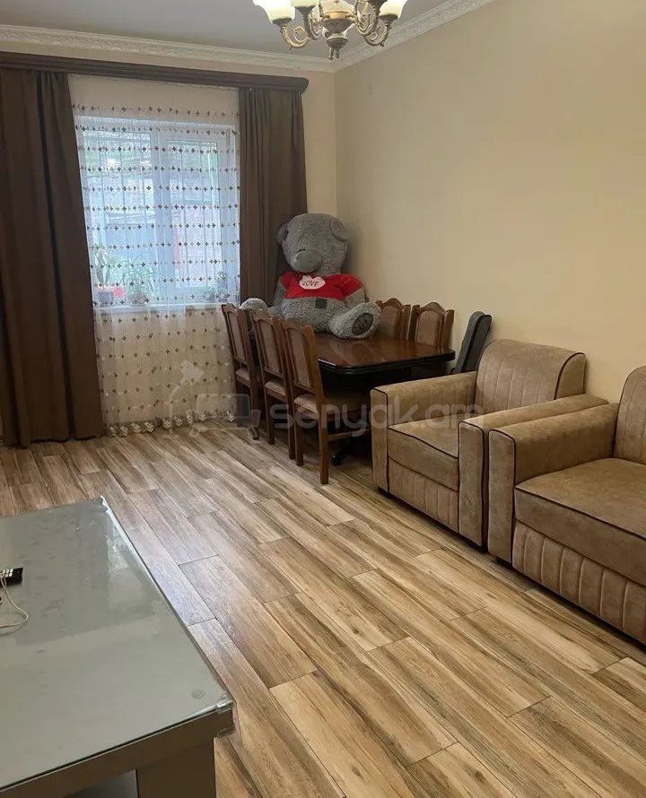 3 Սենյականոց Բնակարան Քարե Շենքում, 61քմ, 1/4 հարկ, Կապիտալ Վերանորոգված