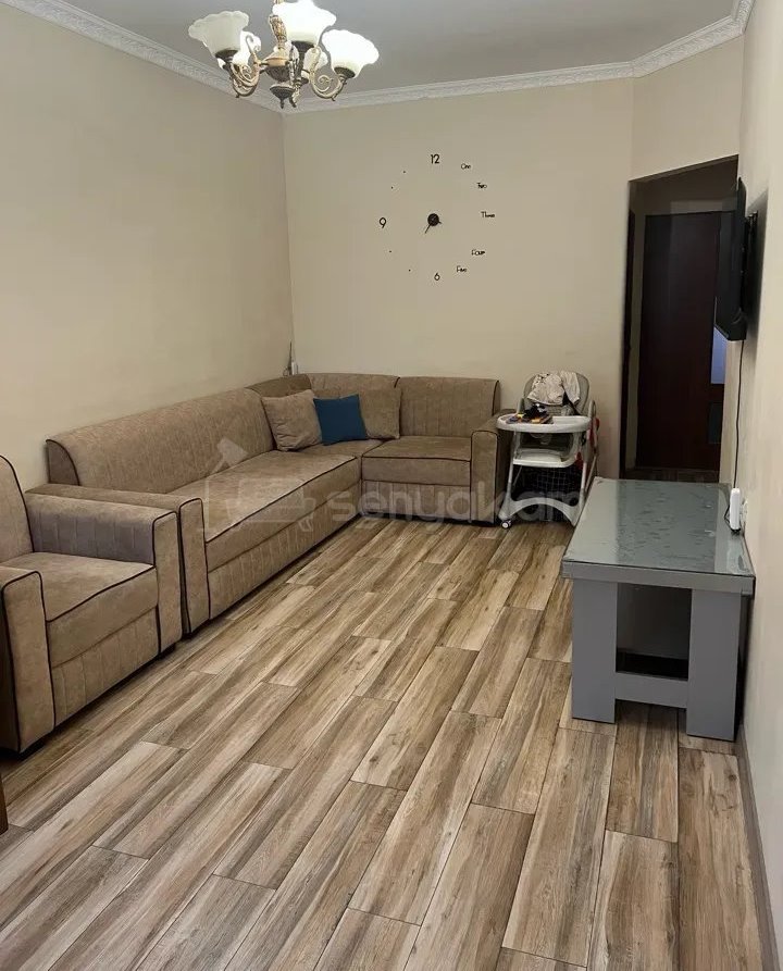 3 Սենյականոց Բնակարան Քարե Շենքում, 61քմ, 1/4 հարկ, Կապիտալ Վերանորոգված