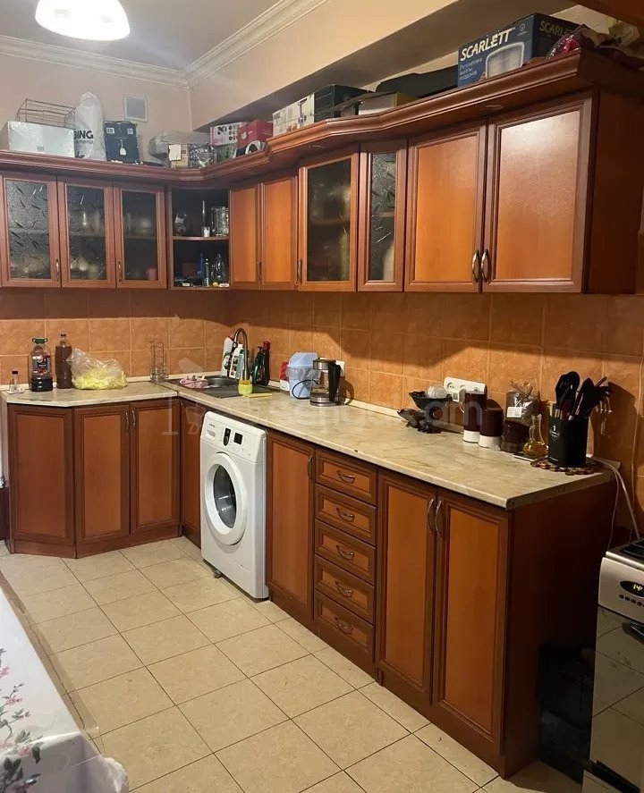 3 Սենյականոց Բնակարան Քարե Շենքում, 61քմ, 1/4 հարկ, Կապիտալ Վերանորոգված