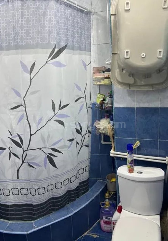 3 Սենյականոց Բնակարան Քարե Շենքում, 61քմ, 1/4 հարկ, Կապիտալ Վերանորոգված